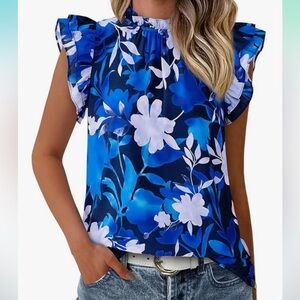 Pretty Garden blue floral flutter sleeve top size medium